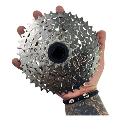 Pacha De 8 Velocidades Sunrace 11-40 Casette M680 8v Mtb Color Plateado